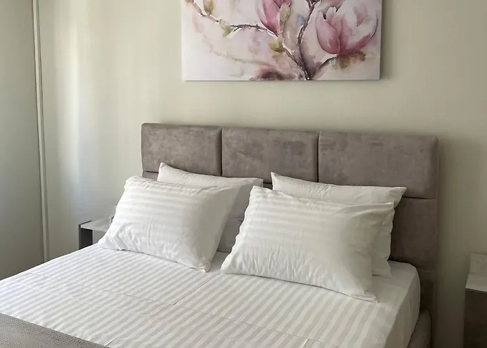 Spacious Apartment Near Panormou Metro