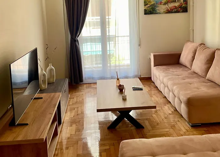 Spacious Apartment Near Panormou Metro