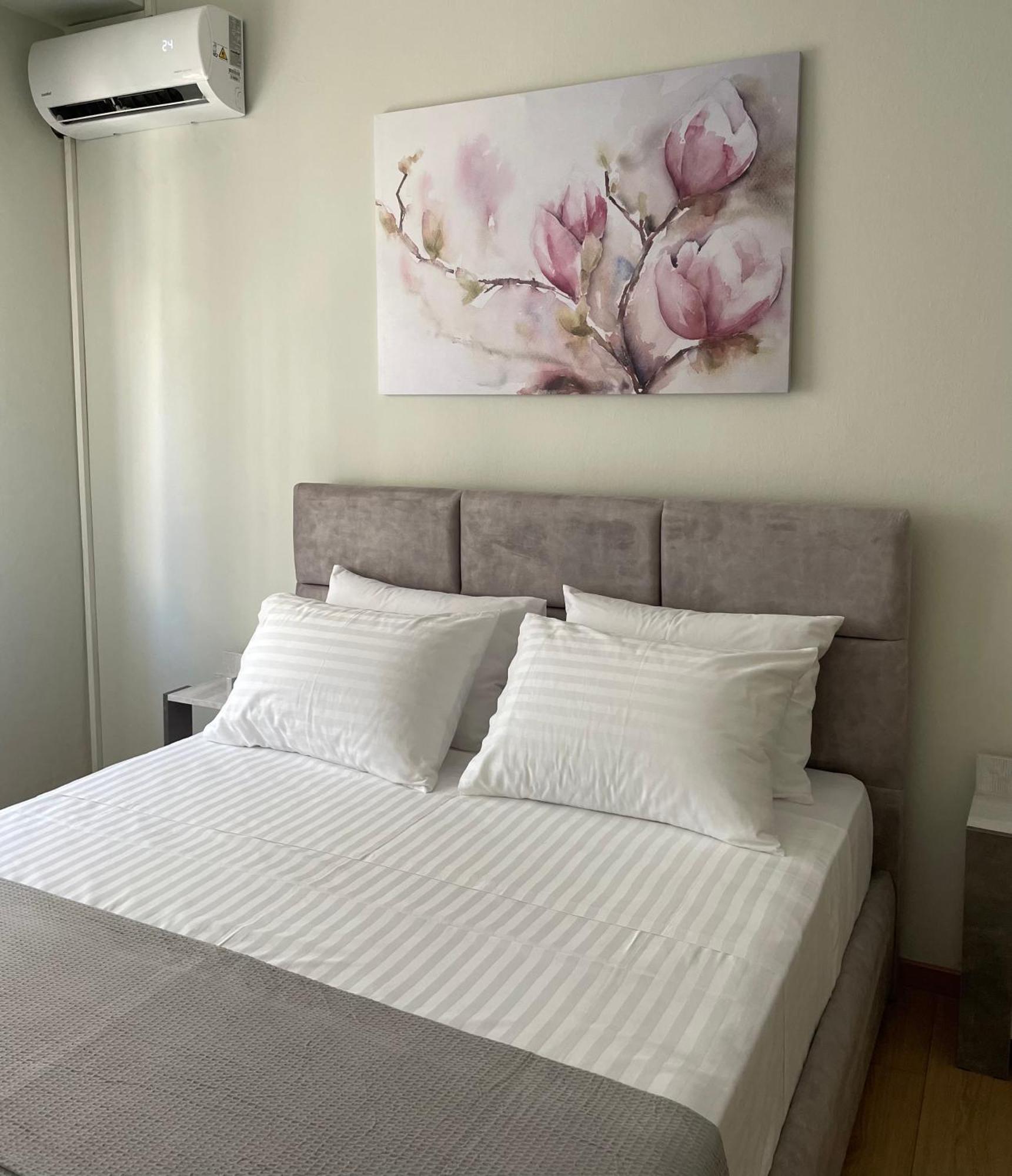 Apartment Spacious Near Panormou Metro Athens