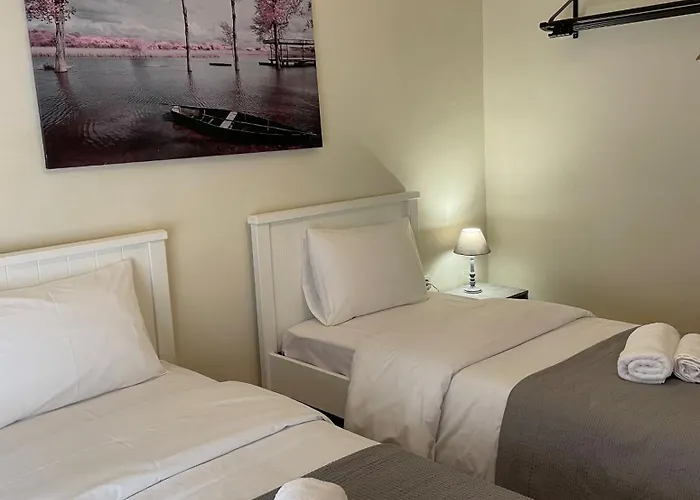 Spacious Apartment Near Panormou Metro