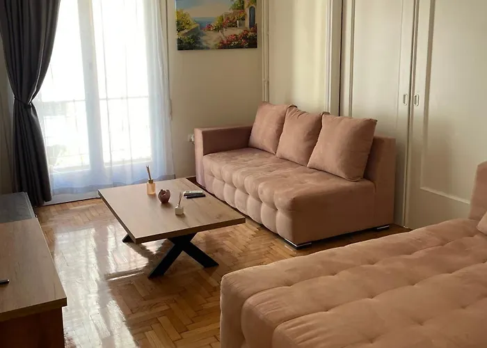 Spacious Apartment Near Panormou Metro