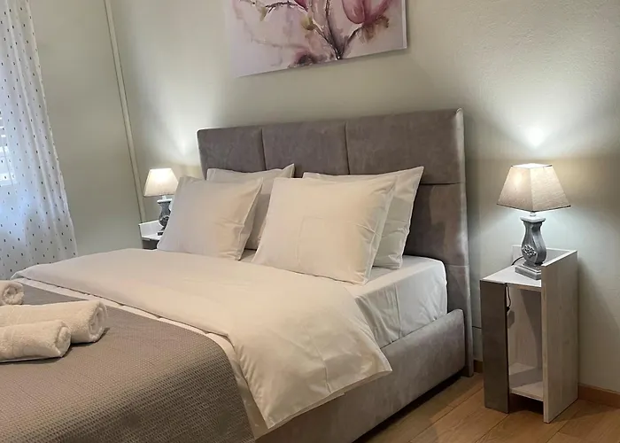 Spacious Apartment Near Panormou Metro