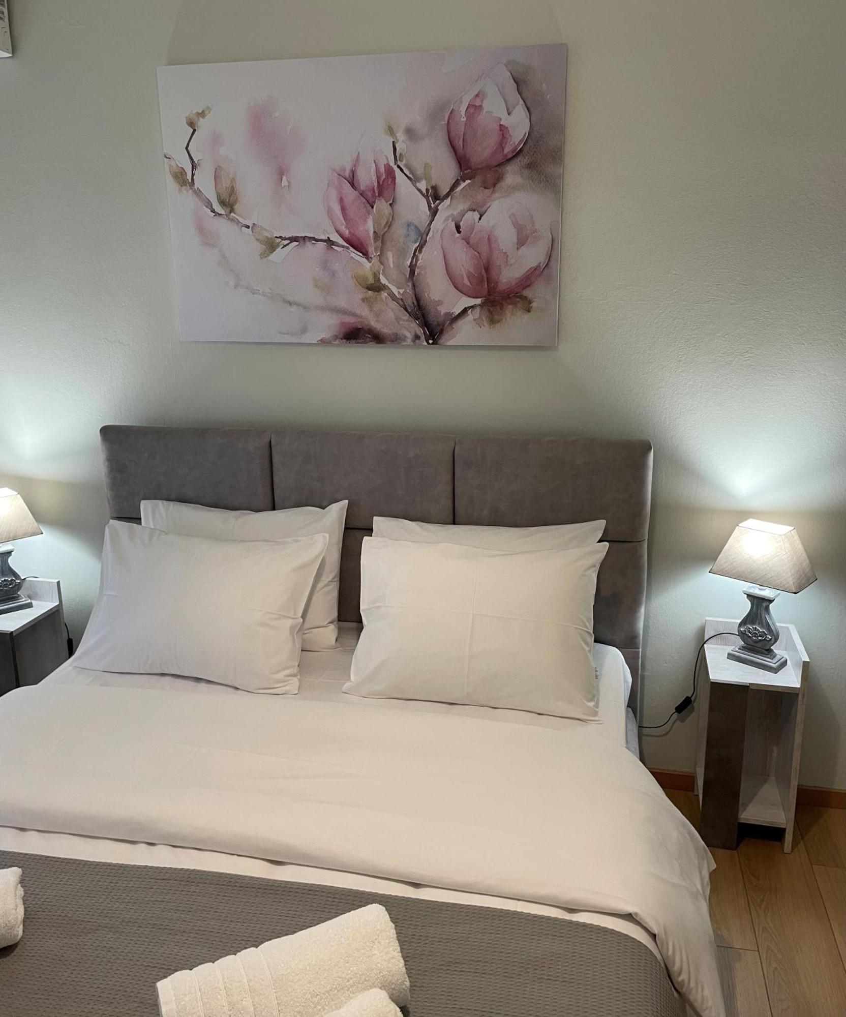 Apartment Spacious Near Panormou Metro